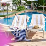 فندق Illot 4*
