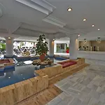 فندق Illot 4*