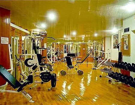 فندق Illot 4*