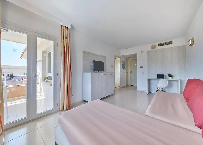 Ξενοδοχείο Illot 4*